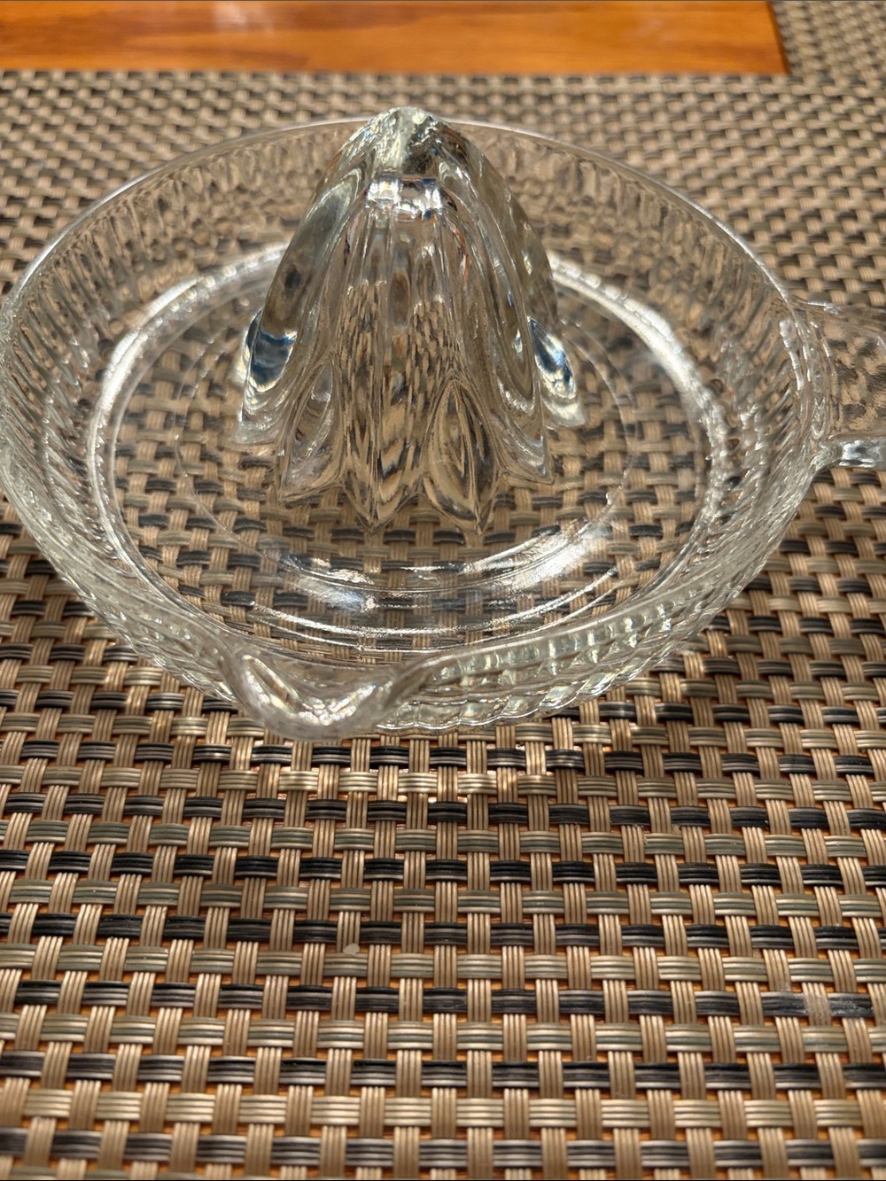 Clear Glass Citrus Reamer Juicer - Manual Tabletop Juicer